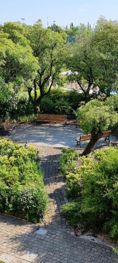 Dolce Blu Sirmione Appartement Rivoltella del Garda Buitenkant foto