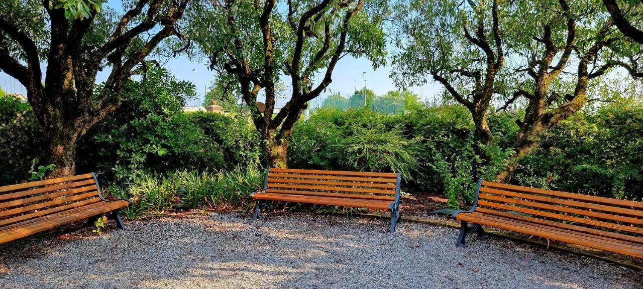 Dolce Blu Sirmione Appartement Rivoltella del Garda Buitenkant foto