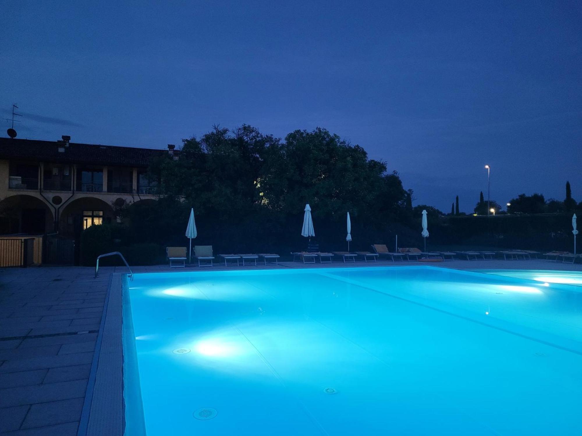 Dolce Blu Sirmione Appartement Rivoltella del Garda Buitenkant foto